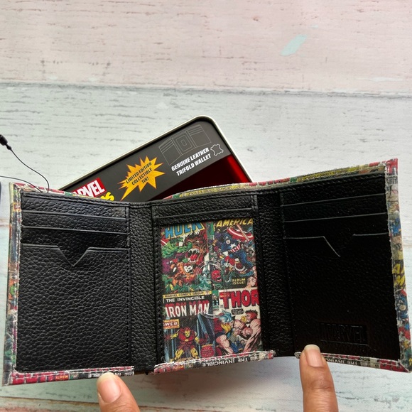 Marvel Multi Hero Patterned Wallet. New in box - Picture 6 of 7